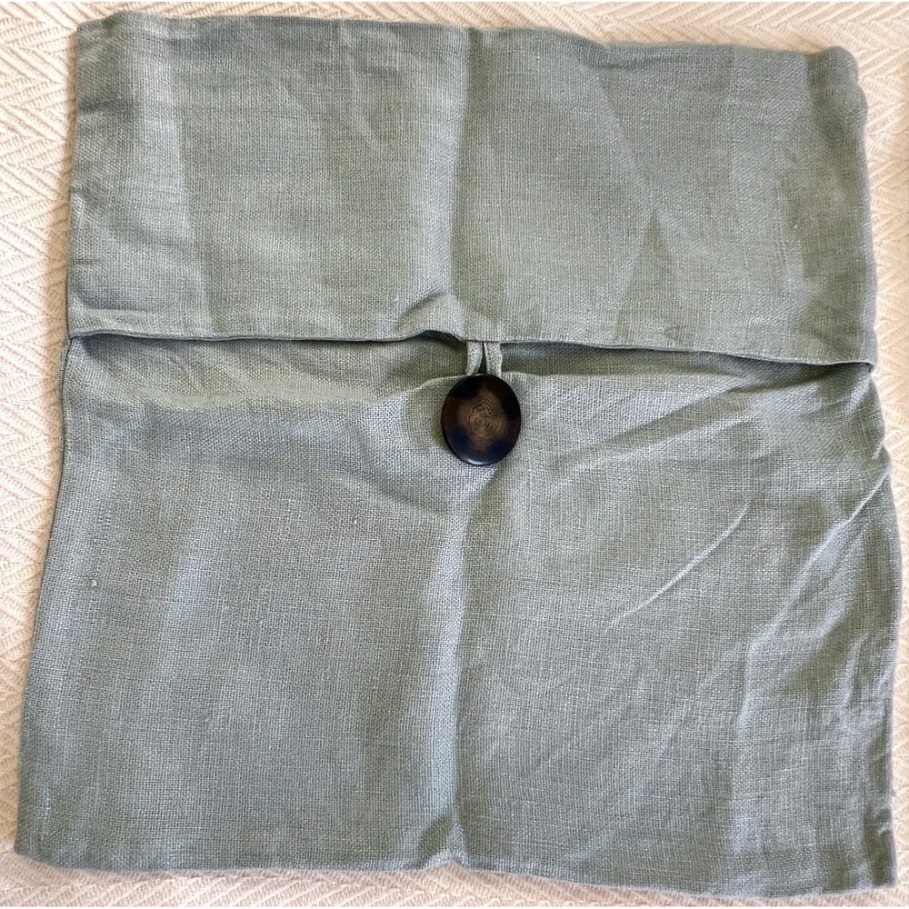 Pottery Barn 100% Linen Pillow Covers Pair Light Blue Gray Button 19x17 22780